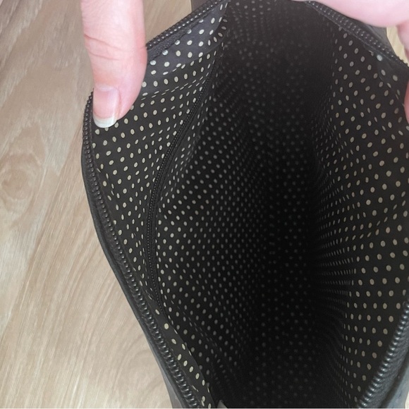 Elegant Gray Crossbody Bag - Picture 6 of 6